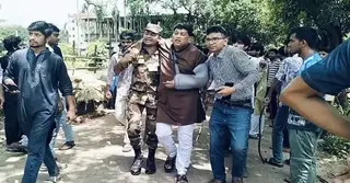 চবি এলাকায় শিক্ষার্থী-স্থানীয়দের সংঘর্ষ, প্রক্টরসহ আহত ১৫